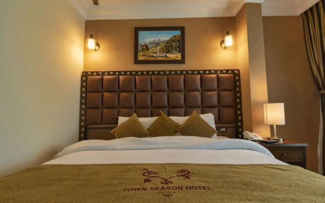 Town Season Hotel