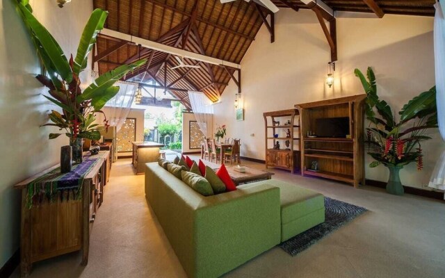 Infinity Jungle View Aashaya Villa Ubud