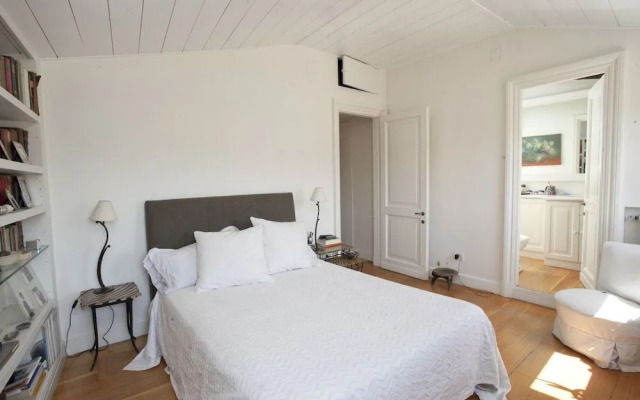 Princely Penthouse on the Pilgrims' Way