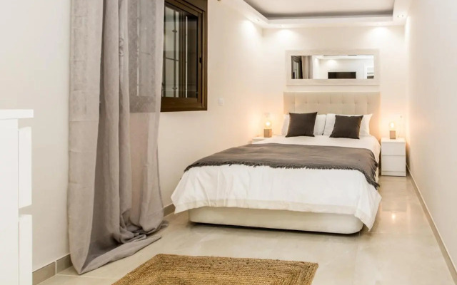 Luxurious 2 Bed Puerto Banús Apt - RDR193