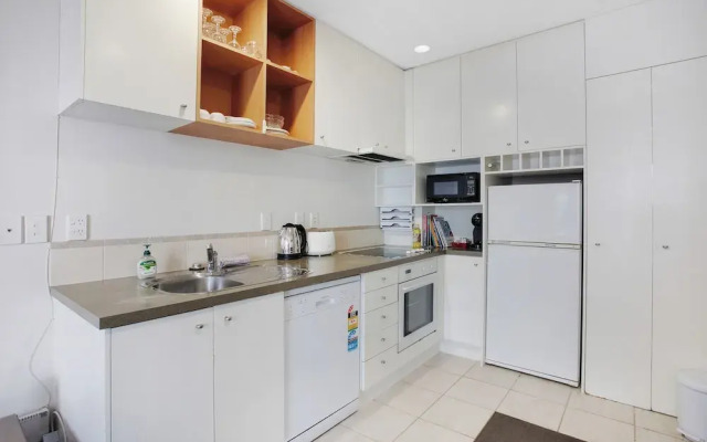 City Hideaway 1 BR Apt with Pool - Gym