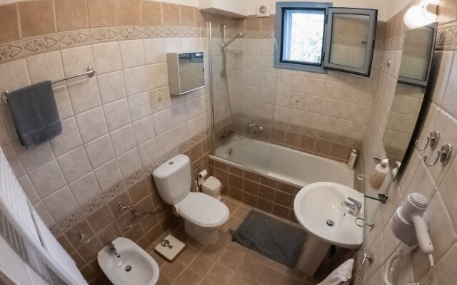 Villa Bella With Swimming Pool, Rethymno, Crete