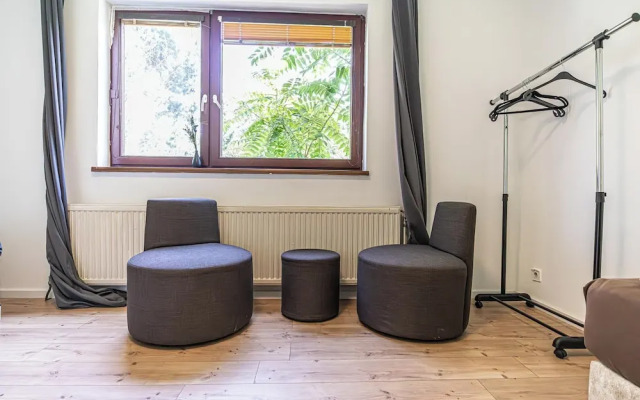 Cozy House  Terrace &Garden  Sleeps 34