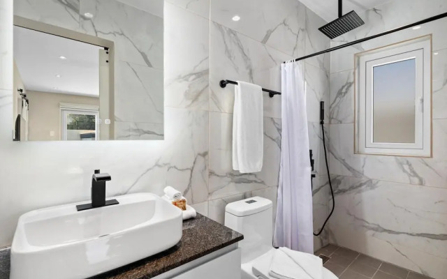 Brand NEW 1br2ba w Privatepool in Amazing Location