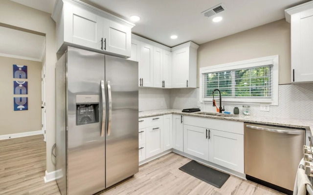 Modern Atlanta Vacation Rental Near Downtown!