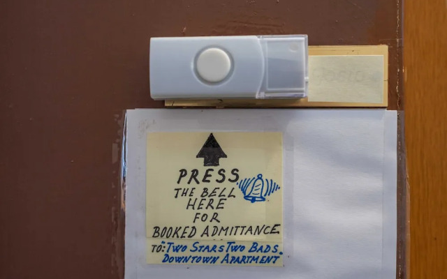 Two Stars Two Beds Downtown Apartment