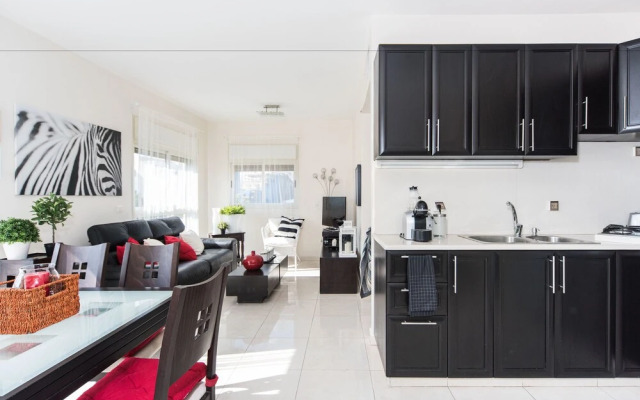 Spacious Duplex with Terrace 3-min From the Beach