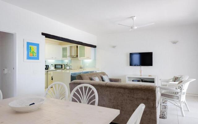 Santorini Akrotiri 28 (Family Only)