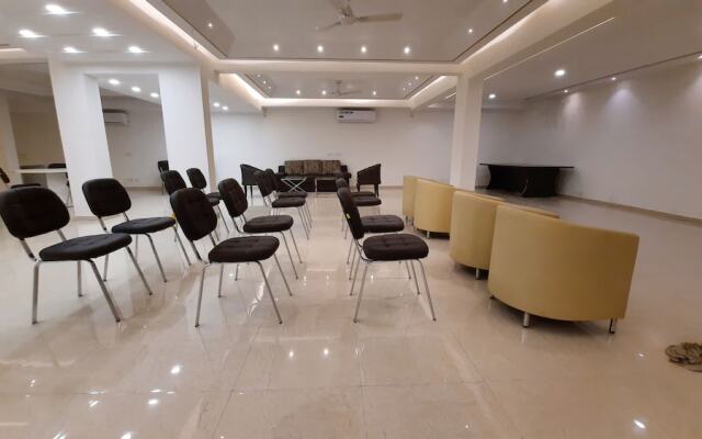 Hotel Sai Village Cyber Park
