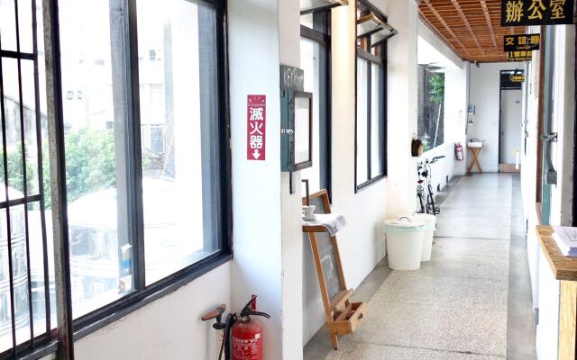 Oldmancaptain Hostel