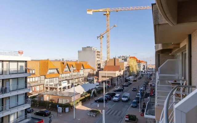 Bright Apartment With 2 Terraces Close to Beach