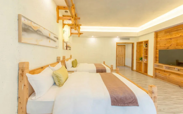 Floral Hotel Fenghuang Huercaowu