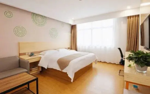 Jiangmen Manzhou Luxury Apartment (Jiangmen East Station Branch)