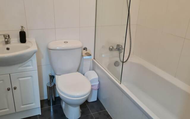 Spacious 2-bed Apartment in Sotira With Pool