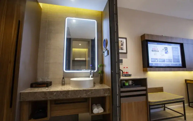 Home Inn Plus (Langfang Dacheng Jinbao Road Branch)