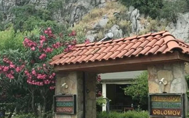 Oblomov Bungalows Apart