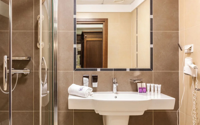 Crocus Hotel