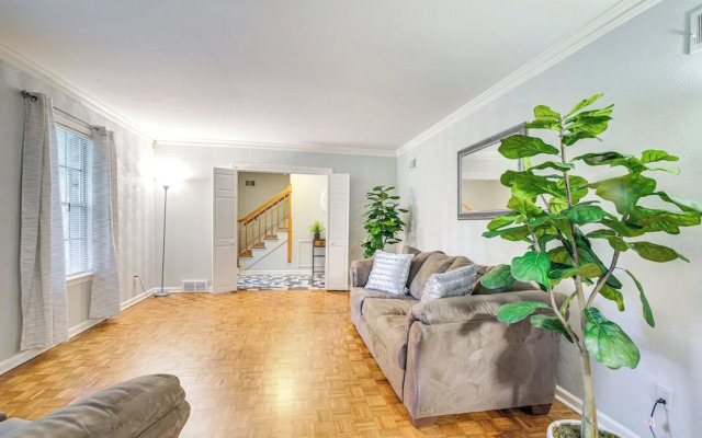 Walk to Graceland: Spacious Memphis Home!