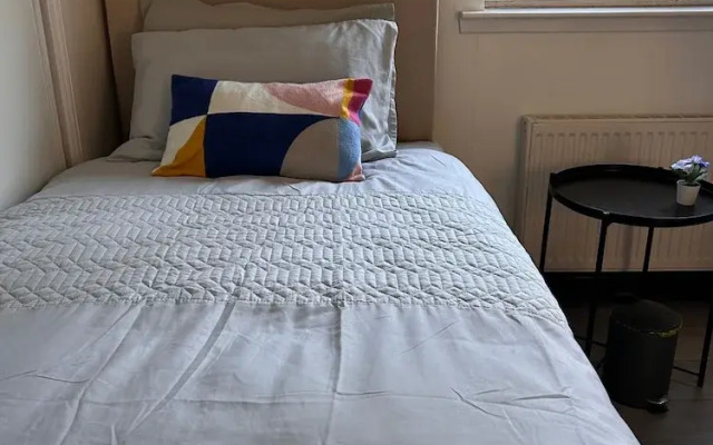 Modern Apartment-sleeps6-parking-seft Check in