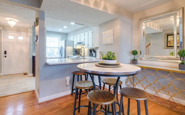 Quaint Arlington Vacation Rental w/ Patio!