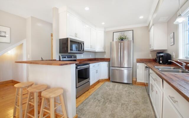 Hot Sand 4 Bedroom Home by RedAwning