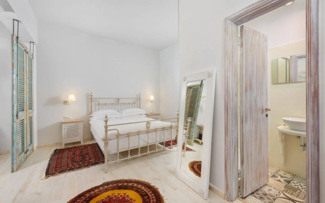 F Fine Suites- Adults Only