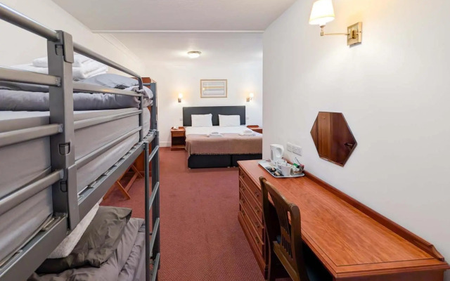 Oriel Hotel