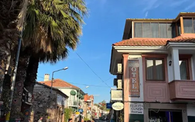Deniz Atlas Cunda Pansiyon