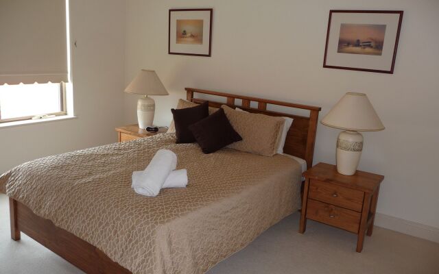 City Escape 3BD in Adelaides East End 5