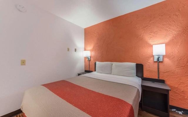 Motel 6 Saint Paul, MN - I-94