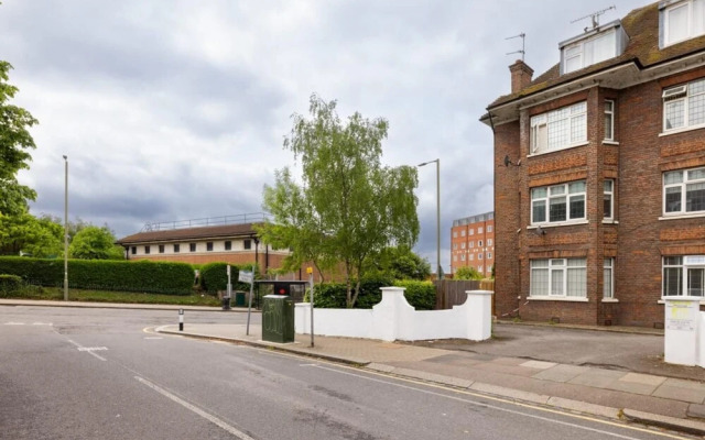 The Hendon Escape - Elegant 3bdr Flat