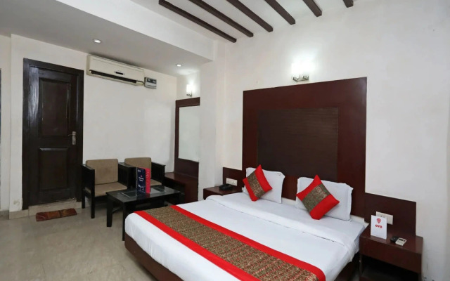 OYO Premium Swaroop Nagar