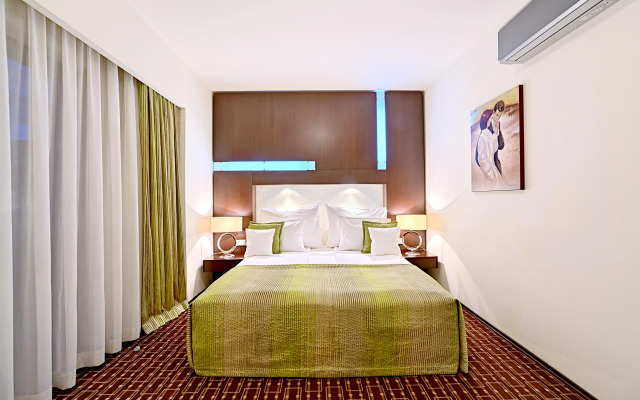 Hotel Cubix