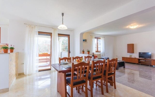 Amazing Home in Liznjan With Wifi and 3 Bedrooms