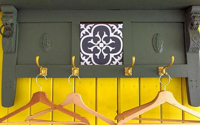 Saarj¿e puhkemaja tuba koos hommikus¿¿giga