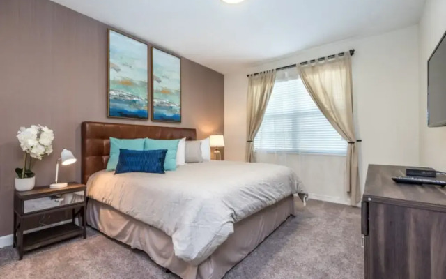 6 Bedroom 5 Bathroom Vacation Home