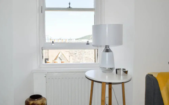 Bright 2 Bedroom Home in Old Town Centre