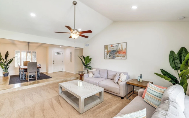 Pool & Putting Green: Central Scottsdale Home!