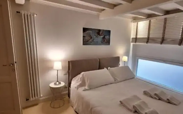 Cozy & Charming Florentine Hideaway