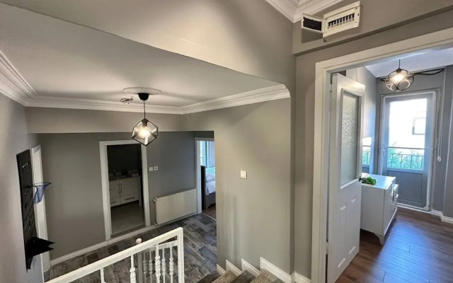 Yeşil Panjurlu Villa Otel