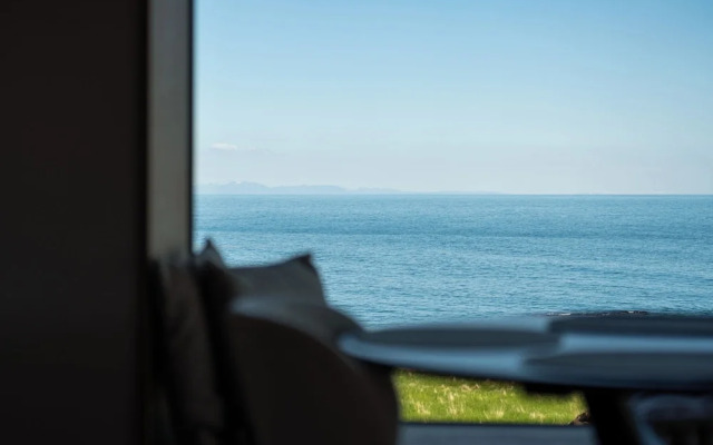 Peninsula Suites