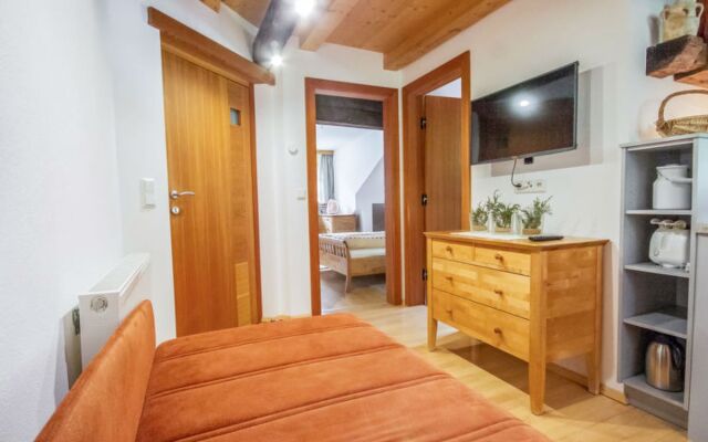 Beim Holzschnitzer 34296