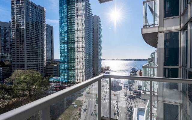 Chic 1 Bed in Heart of Downtown Toronto