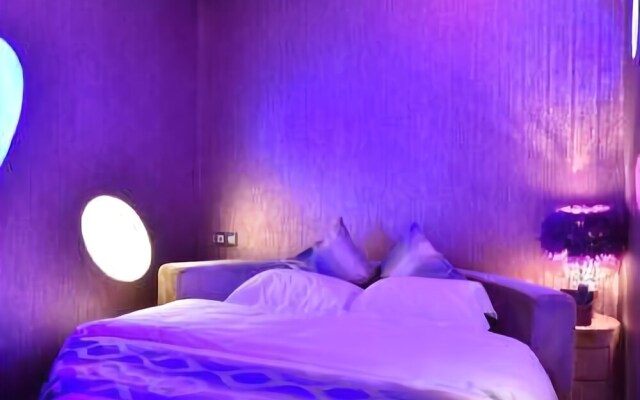 Romantic Coast Theme Hotel