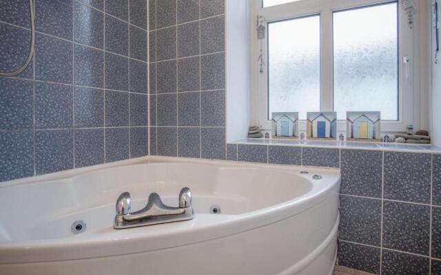 Connaught House - 2 Bedroom Apartment - Tenby