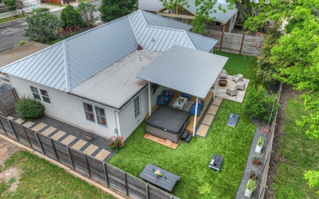 Walk 2 Main Hot Tub Putt-putt