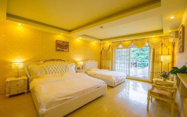 Qinglian River View Guesthouse