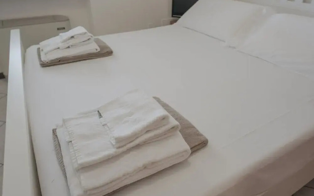 Apt24 - Trilocale Vicino al Lago con Posto Auto