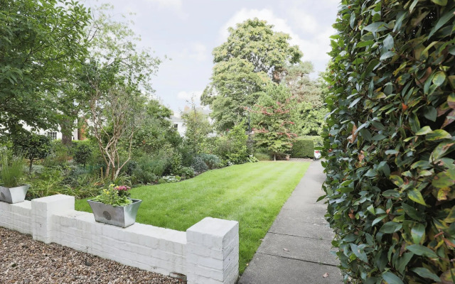 Stunning 4 Bed Semi-detached Home With Ample Space