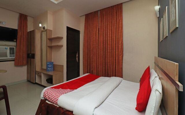 OYO 28336 Hotel Girish